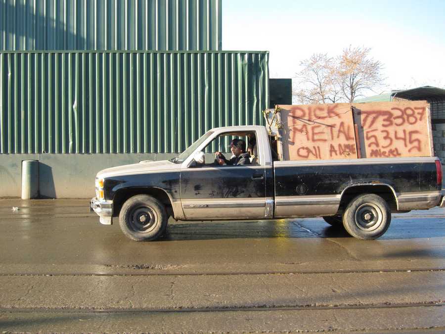 Pickup truck with adhoc advertisement